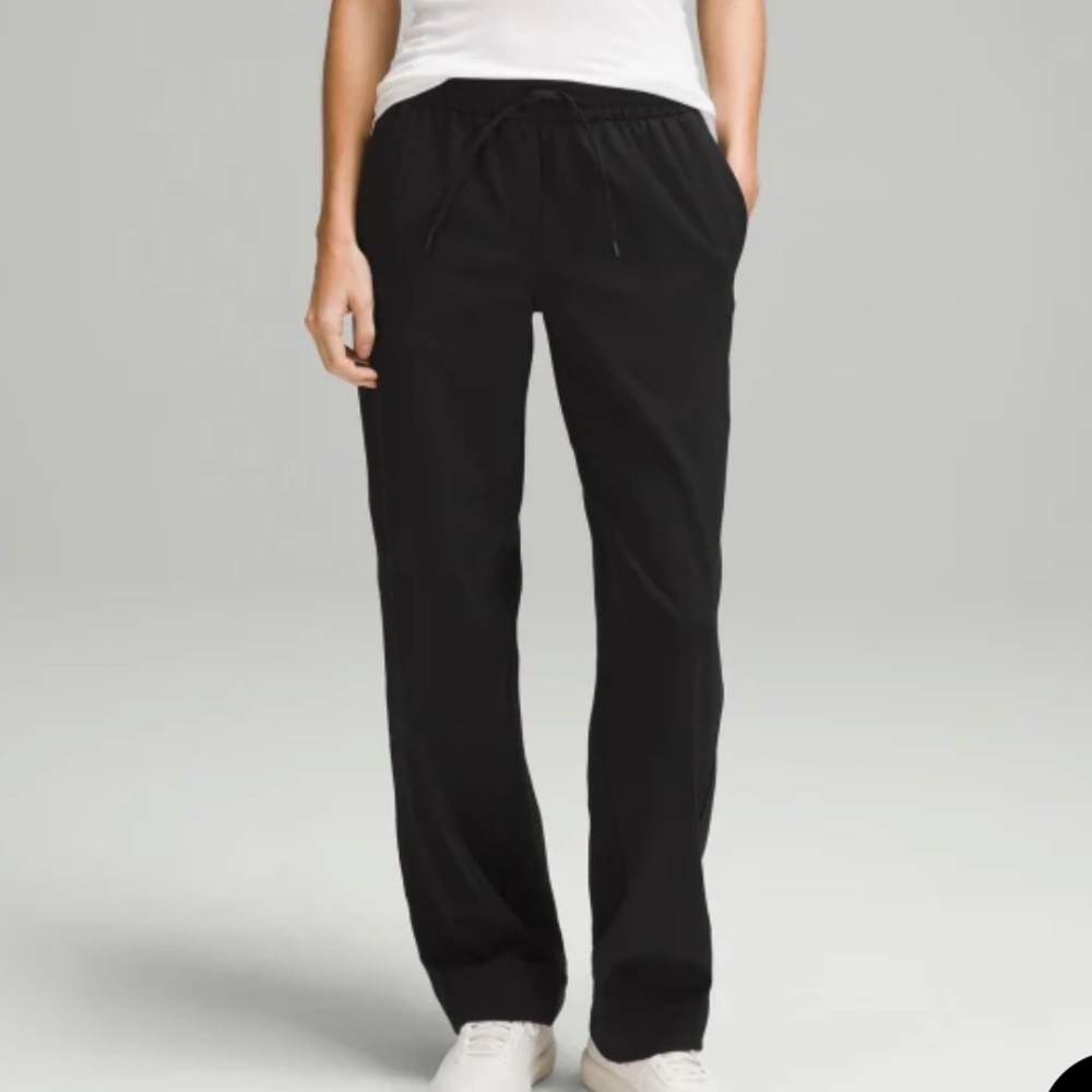 Lululemon straight leg mid rise Luxtreme black pants, new